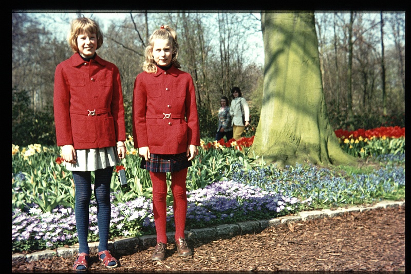 30.Keukenhof apr 1973 Brigitte,Marion.JPG